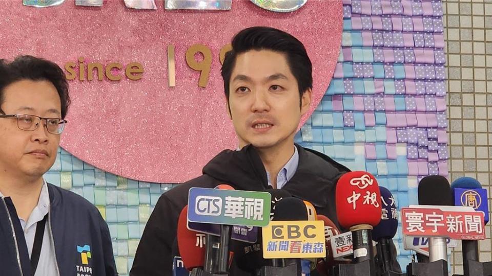 台北市長蔣萬安（圖）7日表示，對於涉犯重大罪行的社會局科員，依法最重會記2大過免職處分；若未出面說明，依據相關的規定，也是即刻停職處分。（丁上程攝）