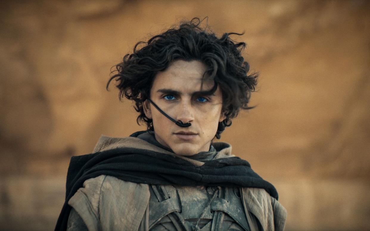 Eine neue "Dune"-Prequel-Serie wird im Herbst Premiere feiern. Paul Atreides (Timothée Chalamet) ist aber nicht dabei: Die Geschichte spielt 10.000 Jahre vor den Ereignissen der Filme von Denis Villeneuve. (Bild: 2023 Warner Bros. Entertainment Inc)