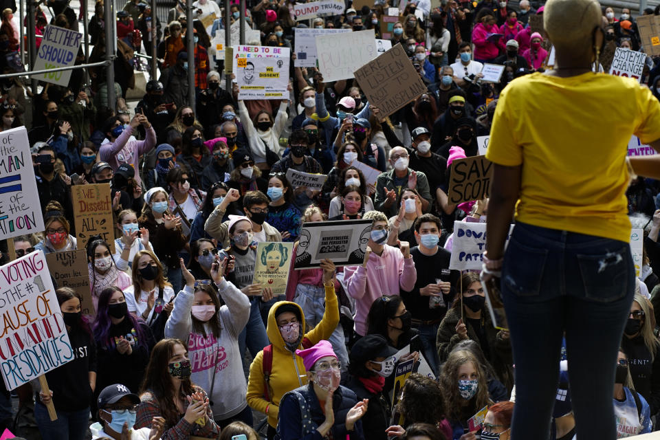 More protesters in New York City. (Photo: KENA BETANCUR via Getty Images)