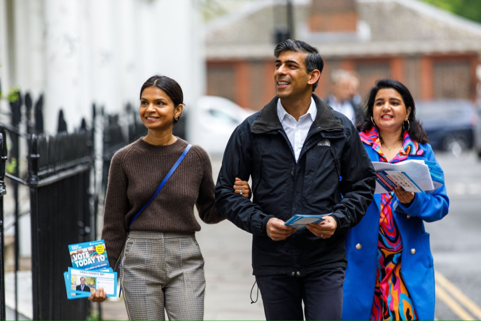 Ms Murty canvassing in Chelsea with her husband (Conservative Party)