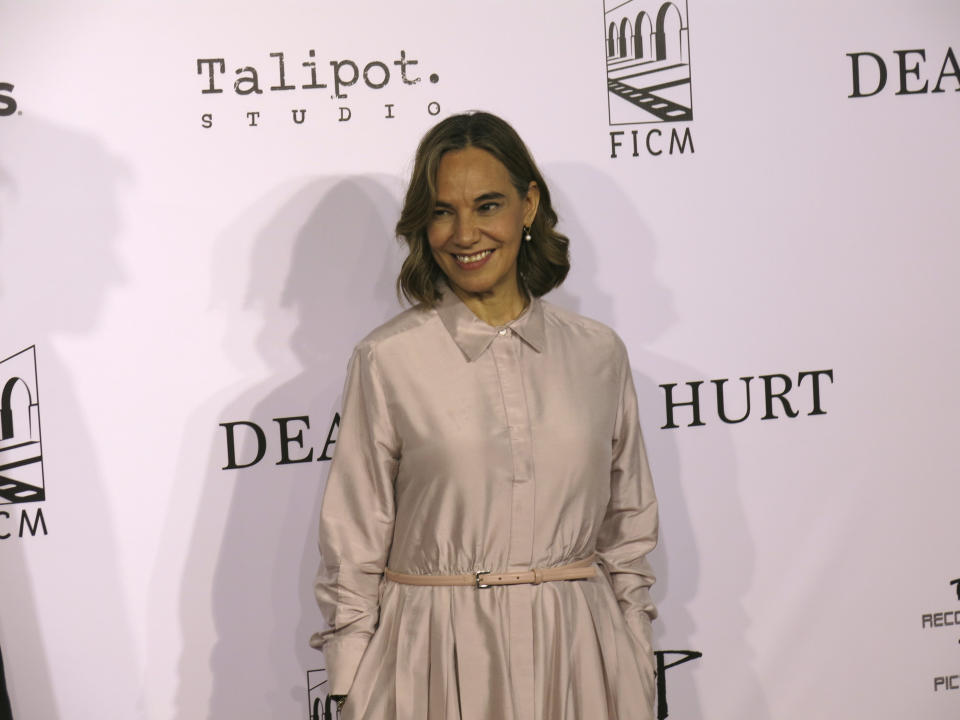 La directora general del Festival Internacional de Cine de Morelia Daniela Michel posa en la alfombra roja de la película The Dead Don't Hurt en Morelia, México, el viernes 20 de octubre de 2023. (Foto AP/Berenice Bautista)