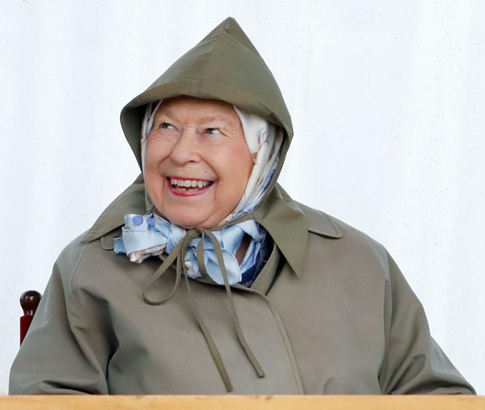 The Palace Released a Photo of Queen Elizabeth and Her Heirs Preparing Christmas Pudding