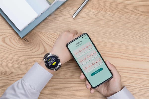 華碩智慧健康錶系列ASUS VivoWatch，支援「心電圖應用軟體ECG APP (ASUS HealthConnect)」，通過衛生福利部食品藥物管理署核准。