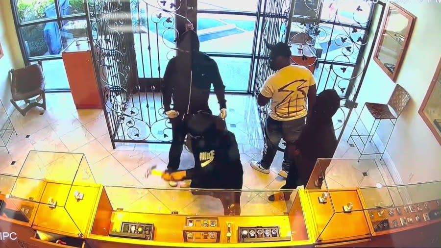 $260,000 worth of high-end watches stolen during smash-and-grab robbery in Newport Beach