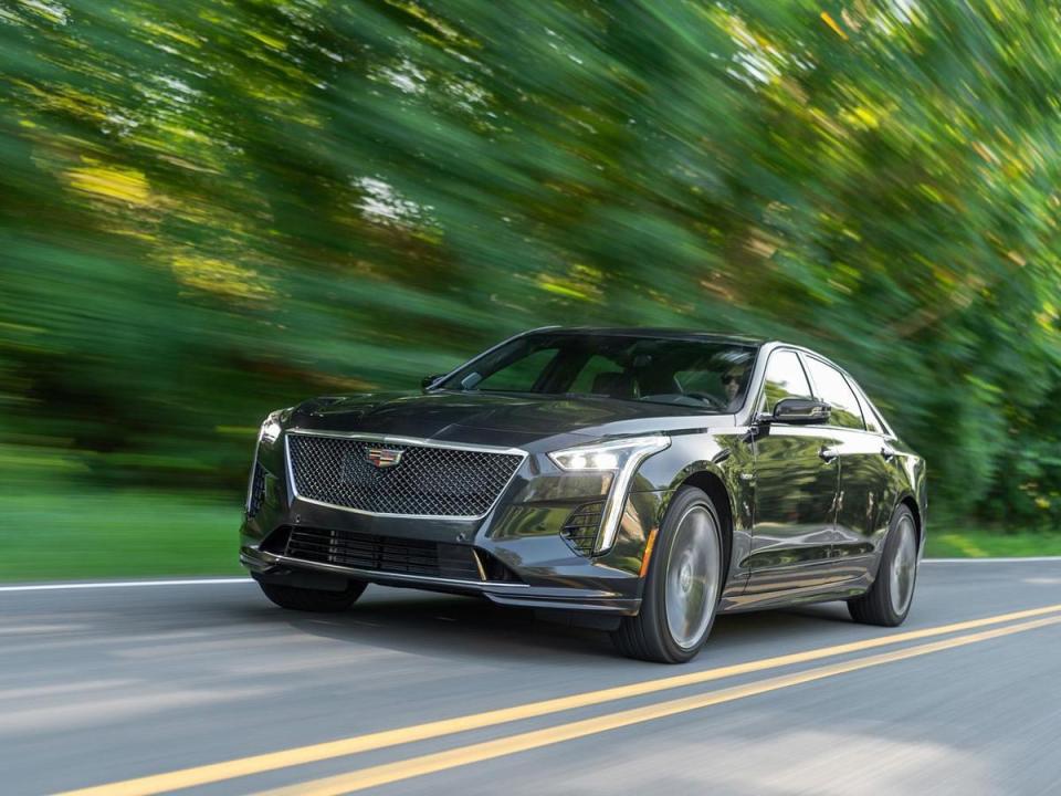 CADILLAC CT6為CADILLAC製造的大型豪華轎車 , 最先於2015年紐約國際車展亮相並以2016年份車型開始在美國銷售。