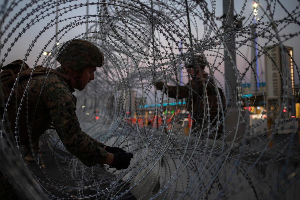 Marines fortify concertina wire along the San Ysidro Port of Entry border crossing near Tijuana on Nov. 20, 2018. (Photo: Adrees Latif/Reuters)