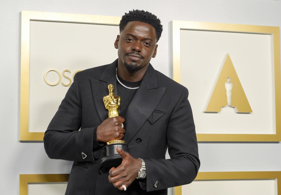 Daniel Kaluuya holding his Oscars in 2021