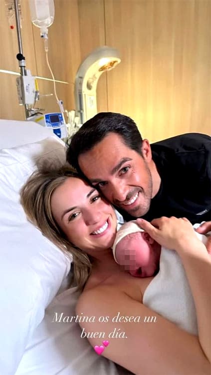 Alberto Contador, con su pareja y su niña recién nacida