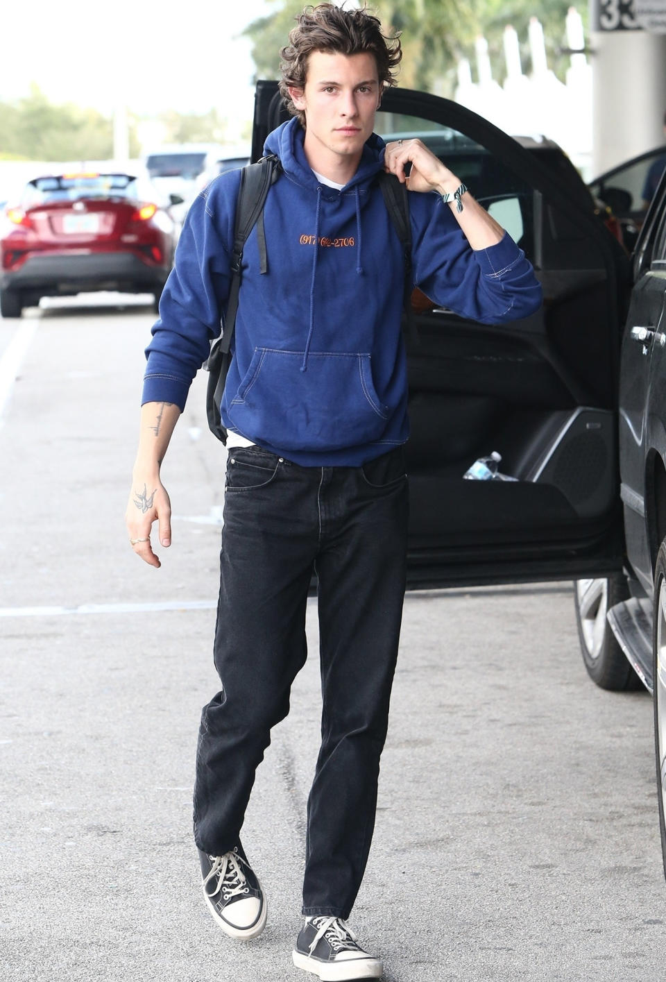 <p>Shawn Mendes keeps things casual in a hoodie as he arrives at the airport in Miami on Jan. 8. </p>