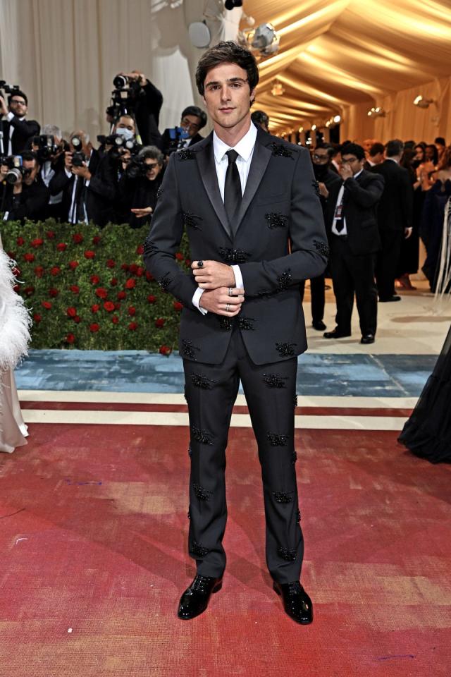 Watch The Sweet Moment Leonardo DiCaprio Met Jacob Elordi At A Met Gala ...