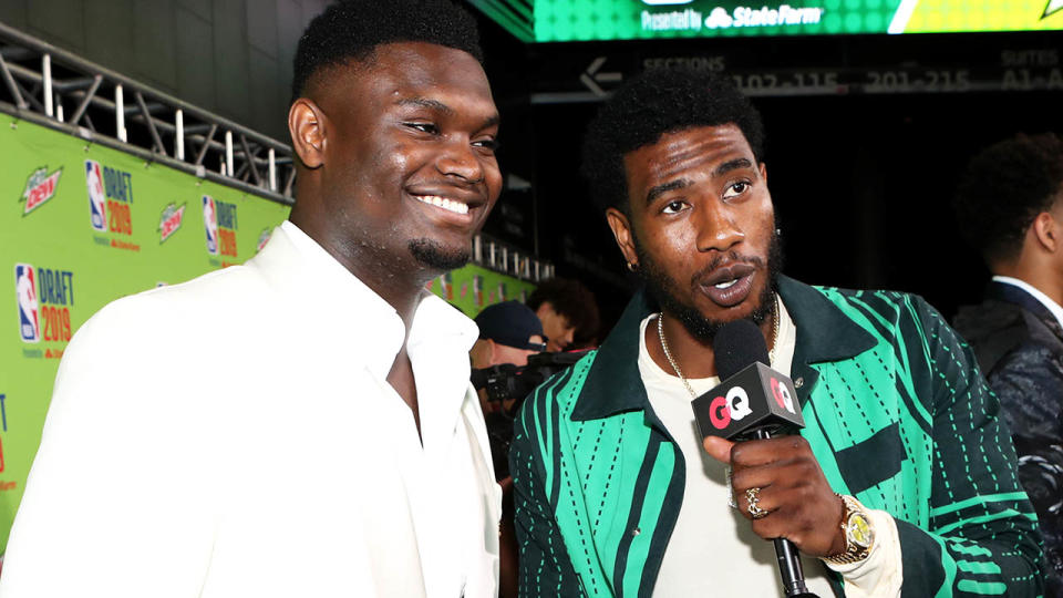 Zion Williamson speaks with Iman Shumpert before the 2019 NBA Draft. (Photo by Jon Lopez/NBAE via Getty Images)