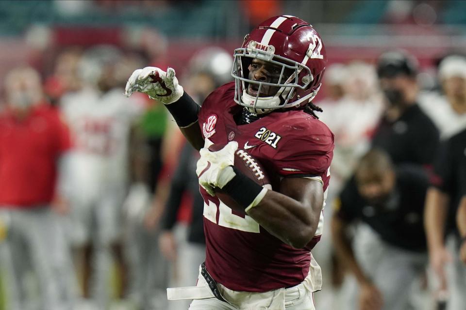 Alabama running back Najee Harris scores a touchdown against Ohio State during the first half of an NCAA College Football Playoff national championship game, Monday, Jan. 11, 2021, in Miami Gardens, Fla. (AP Photo/Chris O'Meara)