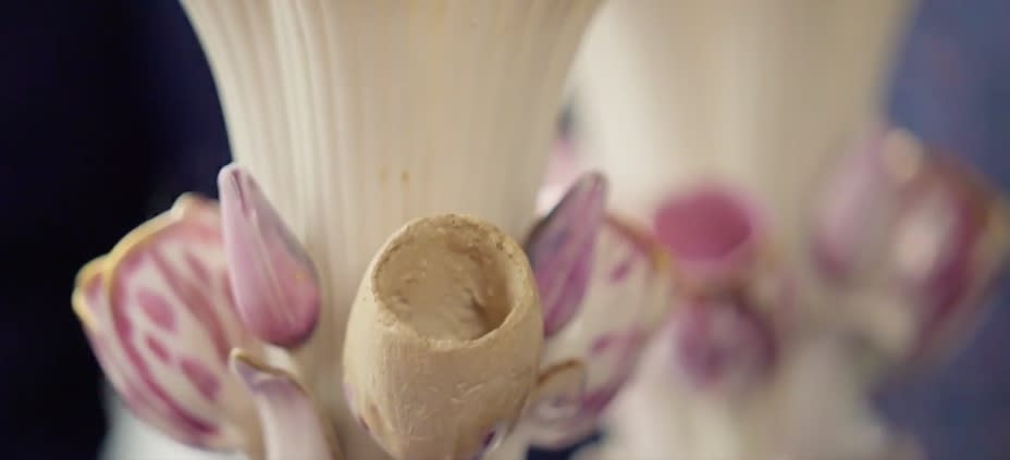 Antiques Roadshow viewers have been left shocked after a woman's £2 charity shop items were actually ultra-rare vases.