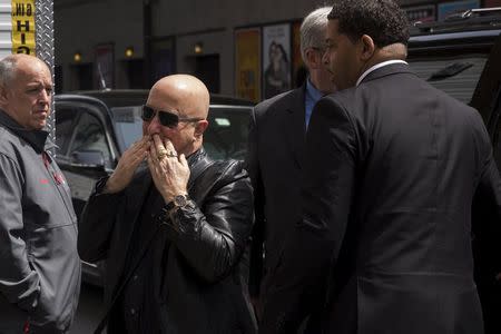 Musician Paul Shaffer arrives at Ed Sullivan Theater in Manhattan as David Letterman prepares for the taping of tonight's final edition of "The Late Show" in New York May 20, 2015. REUTERS/Lucas Jackson