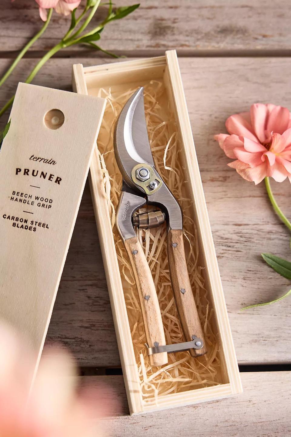 <p><a href="https://go.redirectingat.com?id=74968X1596630&url=https%3A%2F%2Fwww.shopterrain.com%2Fshop%2Fterrain-carbon-steel-pruners%3Fcategory%3Dgarden-tools%26color%3D000%26type%3DSTANDARD%26size%3DOne%2BSize%26quantity%3D1&sref=https%3A%2F%2Fwww.veranda.com%2Fluxury-lifestyle%2Fg27408526%2Fluxury-fathers-day-gift-ideas%2F" rel="nofollow noopener" target="_blank" data-ylk="slk:Shop Now;elm:context_link;itc:0;sec:content-canvas" class="link ">Shop Now</a></p><p>Terrain Carbon Steel Pruners</p><p>shopterrain.com</p><p>$32.00</p>