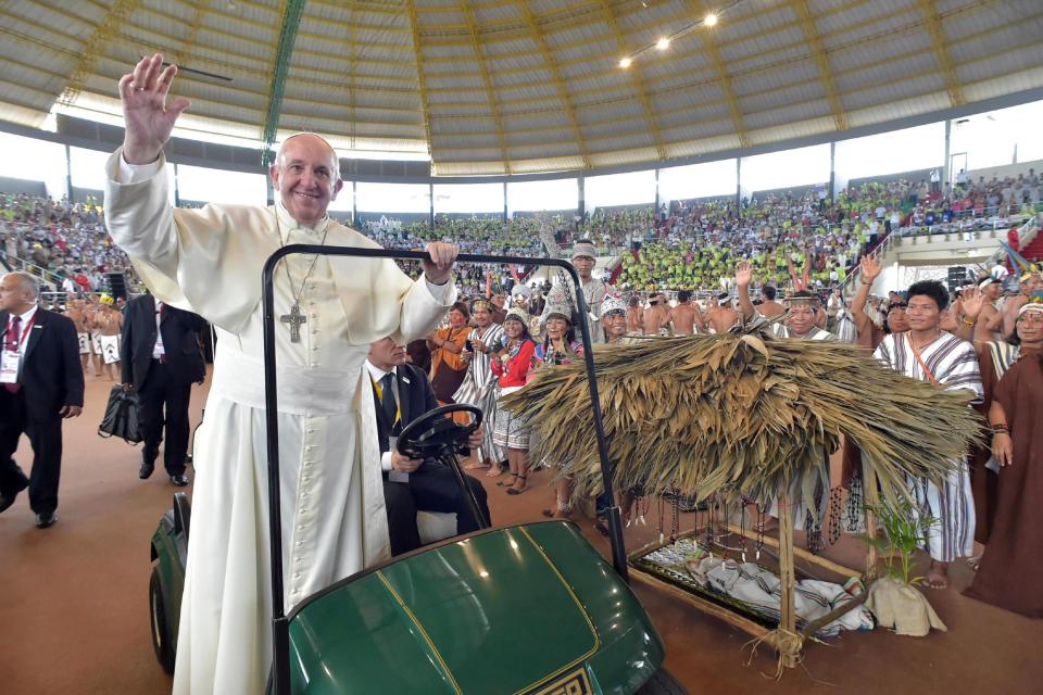 (FOTOS) Así es el mini papamóvil que estrenó Francisco en la Amazonía peruana