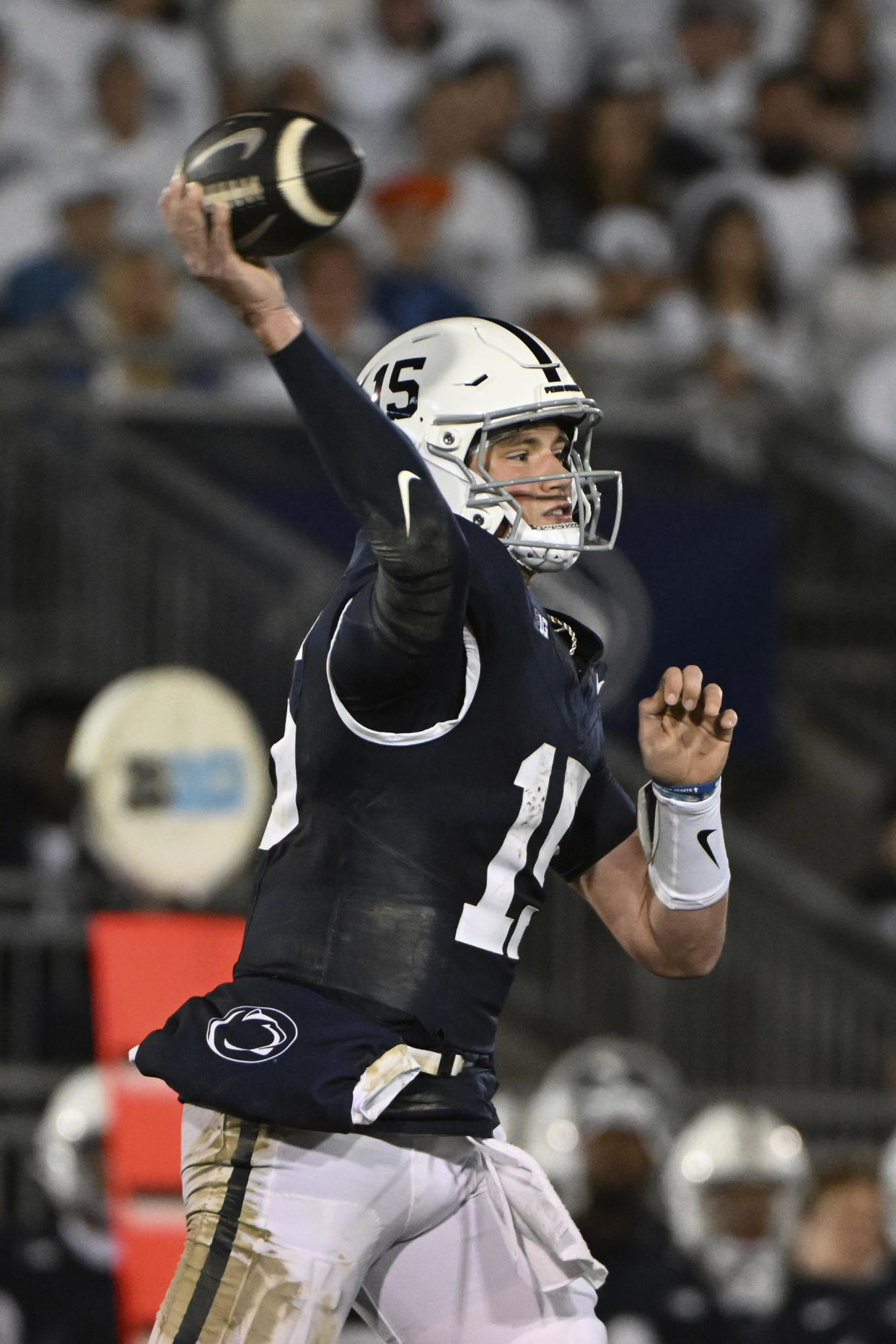 Penn State quarterback Drew Allar throws a pass against Illinois during the first quarter of an NCAA college football game, Saturday, Sept. 28, 2024, in State College, Pa. (AP Photo/Barry Reeger)