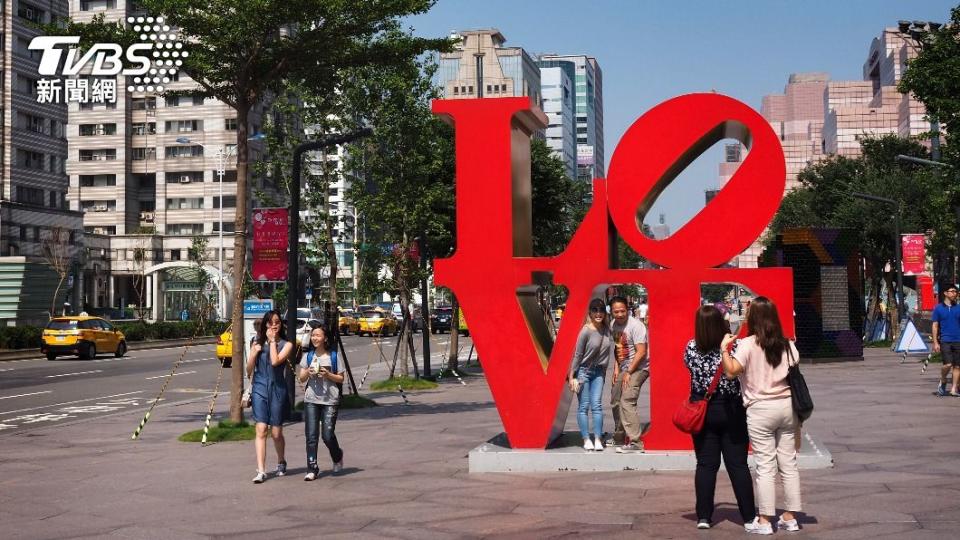 母親節各地陽光露臉，部分地區高溫飆到36度。（示意圖／Shutterstock達志影像）