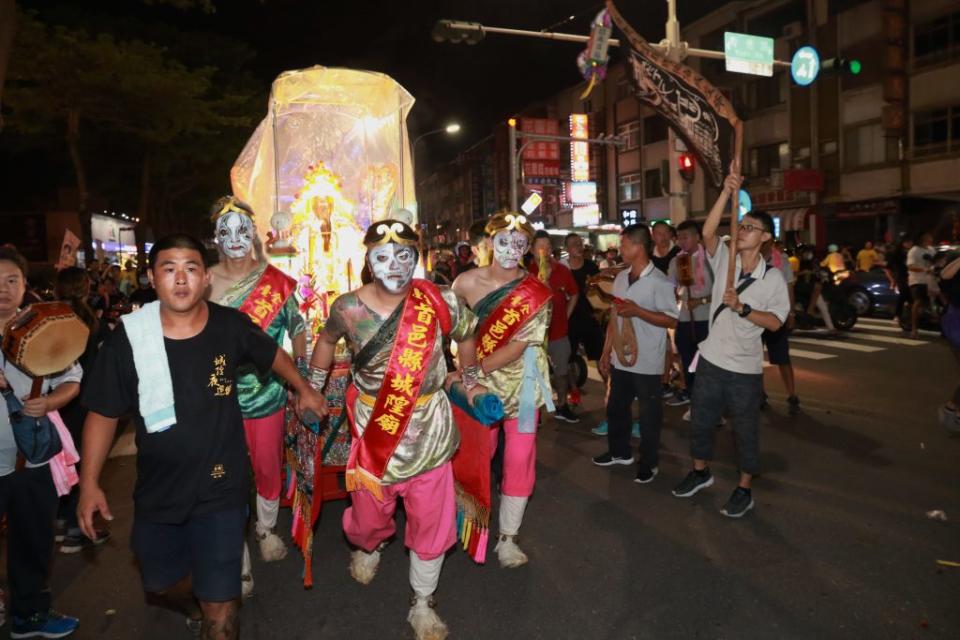 縣城隍廟夜巡儀式今年復辦。（記者陳俊文攝）