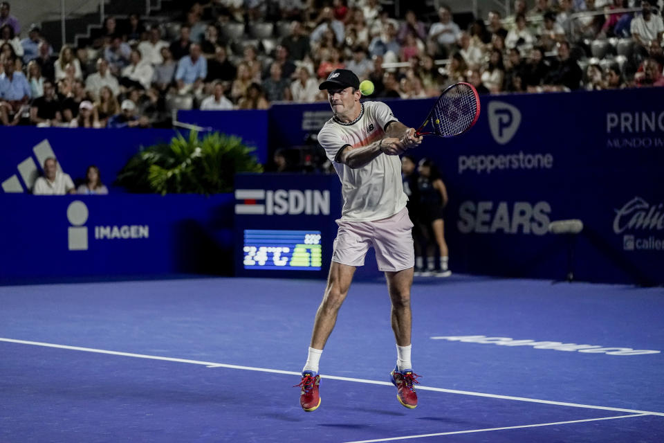 Tommy Paul, of the Unitd States, hits a return to Taylor Fritz, of the United States, during their semifinal at the Mexican Open tennis tournament in Acapulco, Mexico, Friday, March 3, 2023. (AP Photo/Eduardo Verdugo)