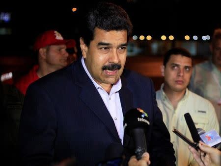 Venezuela's President Nicolas Maduro talks to the media after arriving at Jose Marti international airport in Havana, Cuba June 22, 2016. REUTERS/Enrique de la Osa