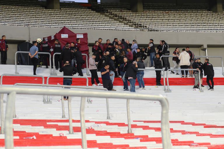 La asistencia al hombre fallecido después de la suspensión de River-Defensa y Justicia