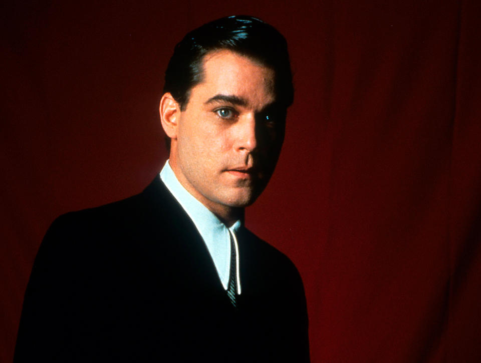 Retrato publicitario de Ray Liotta para la película 'Uno de los nuestros', 1990. (Foto de Warner Brothers/Getty Images)