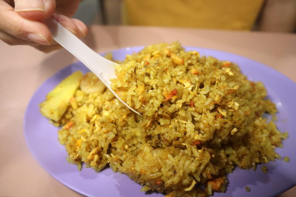 chomp chomp bbq - pineapple fried rice closeup