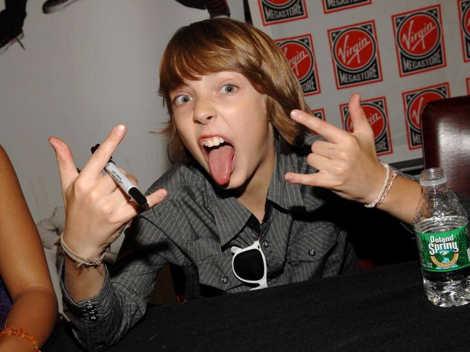 David Levi signing naked brothers band cds at a 2007 event