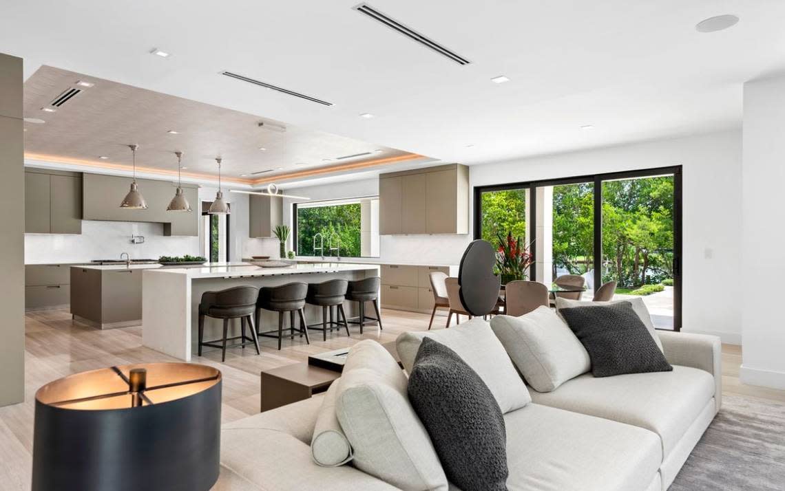Bezos home: Living room and kitchen/Douglas Elliman