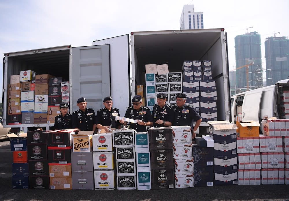 Bukit Aman Internal Security and Public Order director Datuk Seri Acryl Sani Abdullah Sani (3rd right) examines some of the seized liquor in Kuala Lumpur January 21, 2019. Six have died in Penang after consuming tainted liquor. — Bernama pic