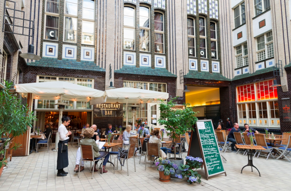 No todos los camareros de los restaurantes de Berlín hablan alemán, y se las arreglan con el inglés para hacerse entender (Rex).