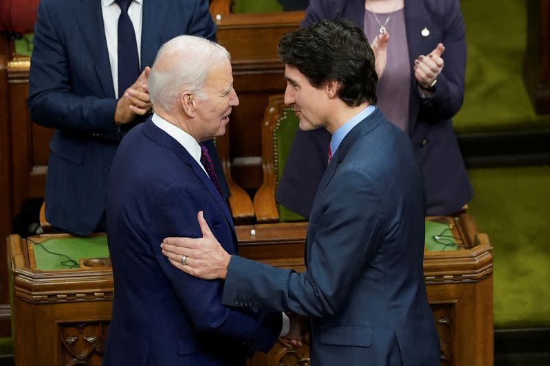 El presidente de Estados Unidos, Joe Biden, y el primer ministro canadiense, Justin Trudeau, en el Parlamento canadiense en Ottawa