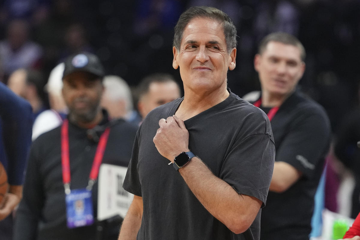 Despite lockout, Dallas Mavericks owner Mark Cuban enjoying NBA