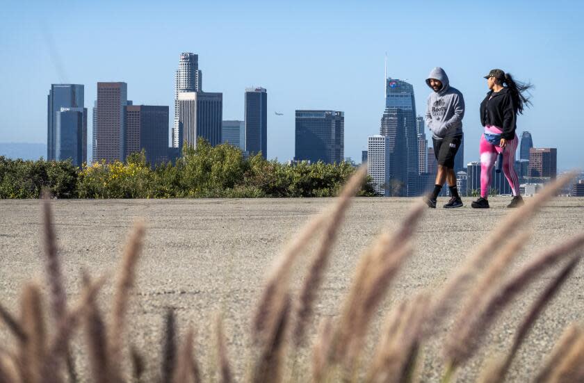 LOS ANGELES, CA- APRIL 06: Clear skies and sunny, spring weather returned to the Southland as seen from Elysian Park on Saturday, April 6, 2024. More sunshine and warmer temperatures are expected in the coming days. (Myung J. Chun / Los Angeles Times)