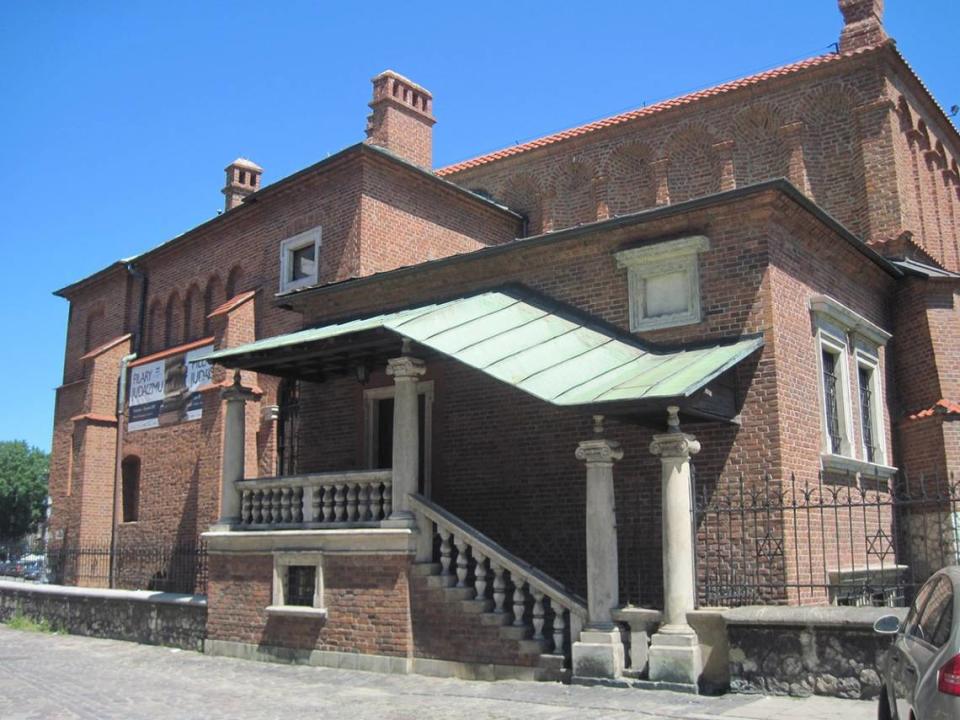 La Sinagoga Vieja (Stara Synagoga) es la sinagoga más antigua que se conserva en Polonia. Se construyó a finales del siglo XIV en los estilos arquitectónicos gótico alemán y bohemio.