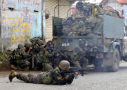 <p>Government troops are seen during an assault on insurgents from the so-called Maute group, who have taken over large parts of Marawi City, in Marawi City, southern Philippines May 25, 2017. (Romeo Ranoco/Reuters) </p>