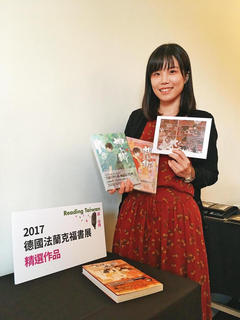 漫畫家左萱帶著《神之鄉》赴德國法蘭克福書展參展，作品授權日、法、義、越等四國語文版權。（文化部提供）