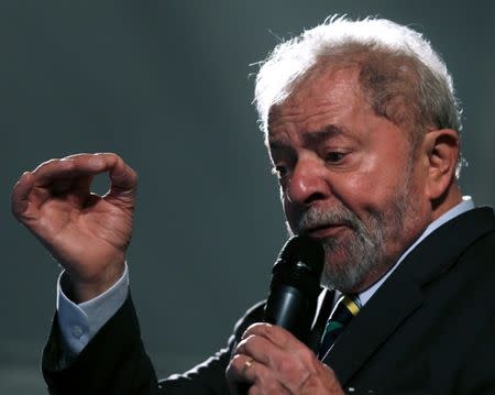 Former Brazilian President Luiz Inacio Lula da Silva speaks after giving testimony to federal judge Sergio Moro in Curitiba, Brazil, May 10, 2017. REUTERS/Paulo Whitaker