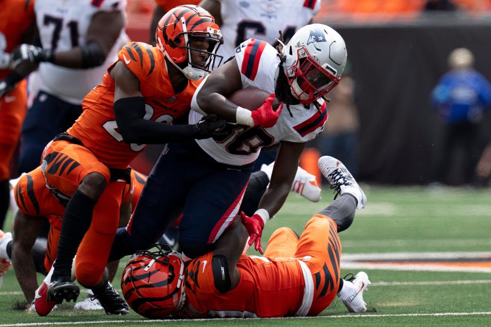 The Bengals try to stop Patriots running back Rhamondre Stevenson