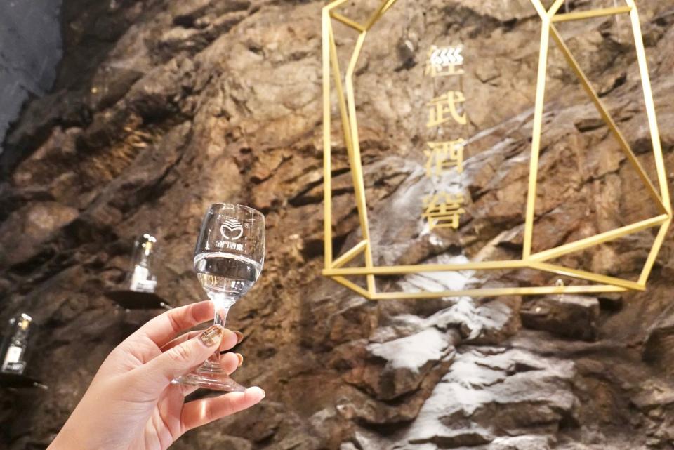 經武坑道試飲體驗