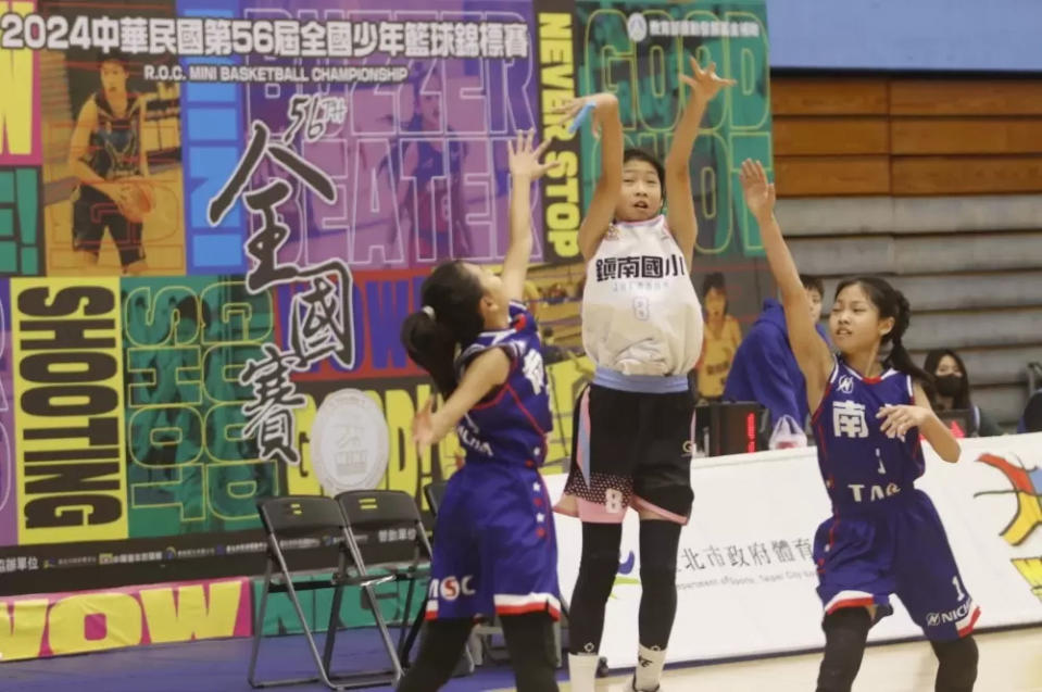 U12女子組四強戰，臺北南港國小vs.雲林鎮南國小。姚瑞宸攝