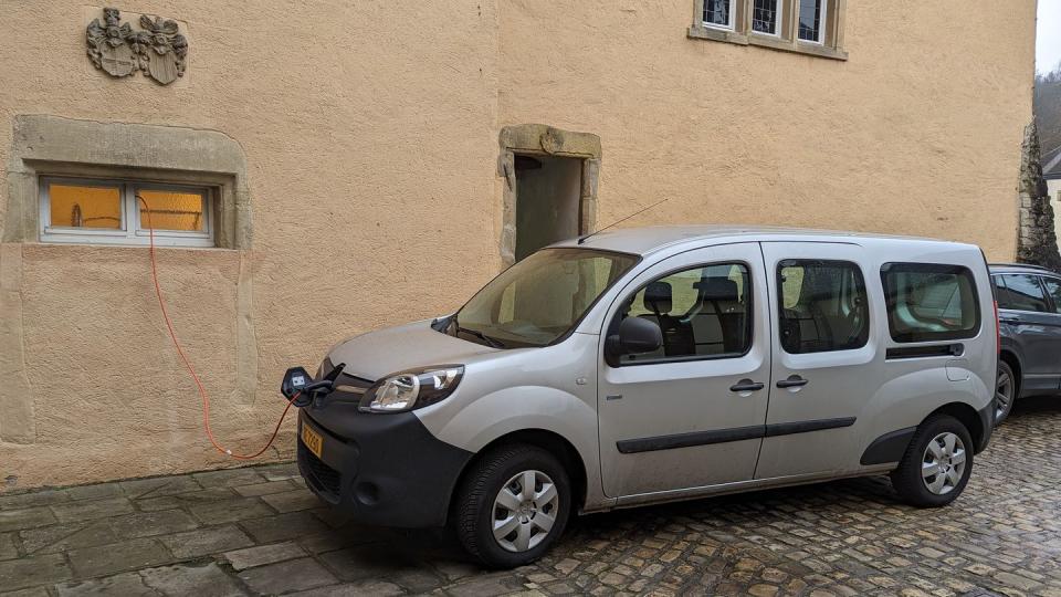 renault kangoo ze 33 i maxi electric van in luxembourg