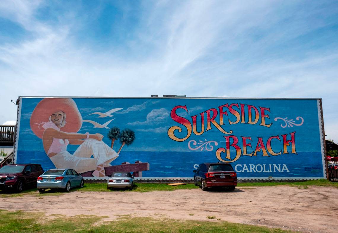 A mural on the side of a building off Surfside Drive in the town of Surfside Beach, S.C. was painted by Tommy Simpson. JASON LEE/jlee@thesunnews.com