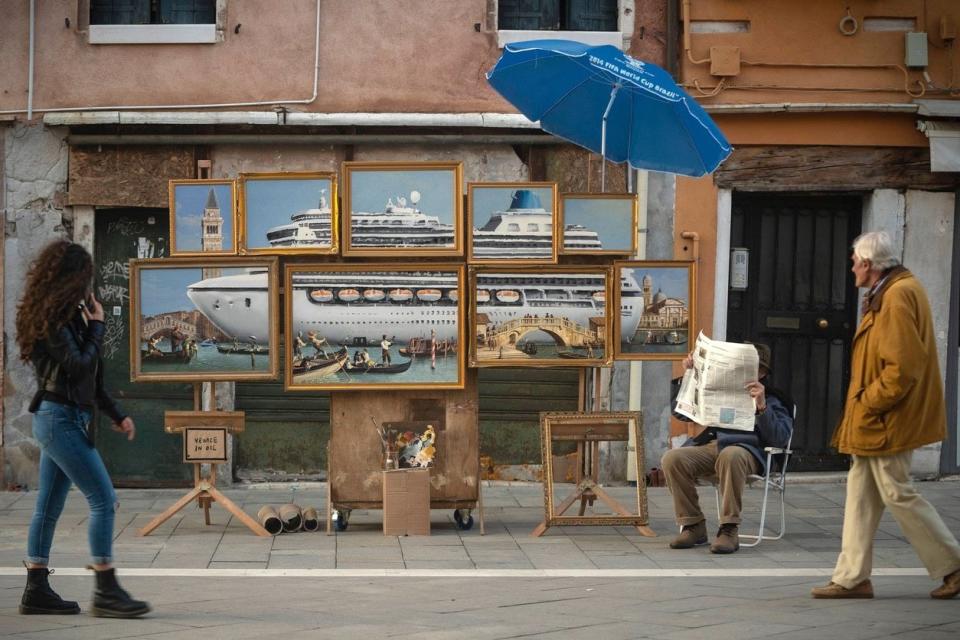 Banksy gatecrashes the Venice Biennale to unveil cruise ship artwork