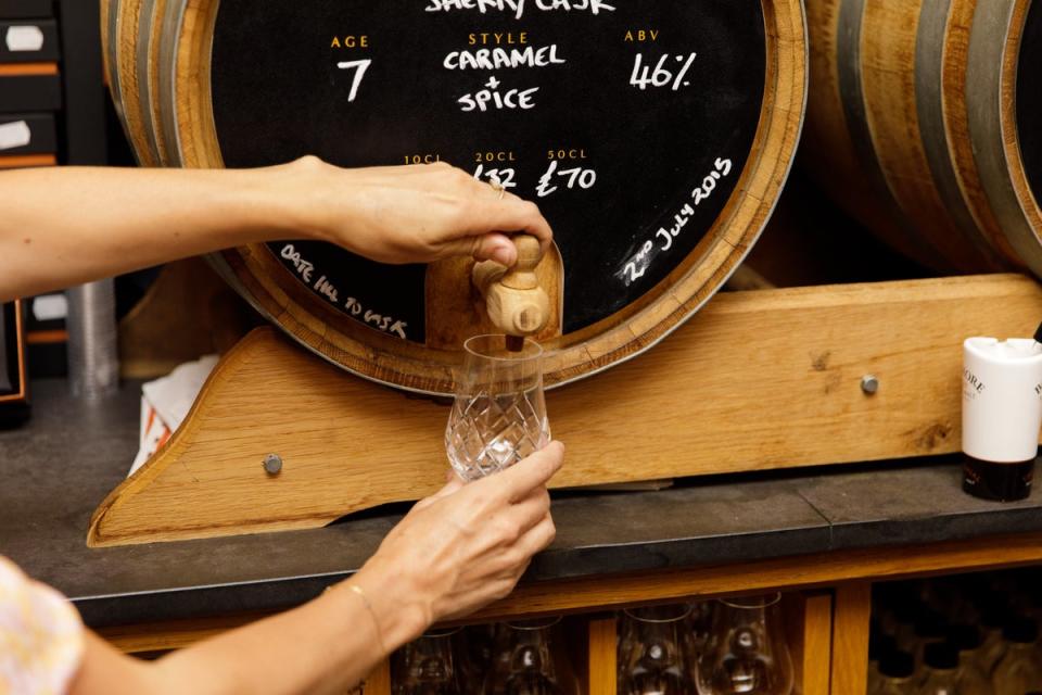 Pouring a dram at the Whisky Shop in Edinburgh, one of many tasty stops (VisitBritain/Pinzutu/Kit Oates)