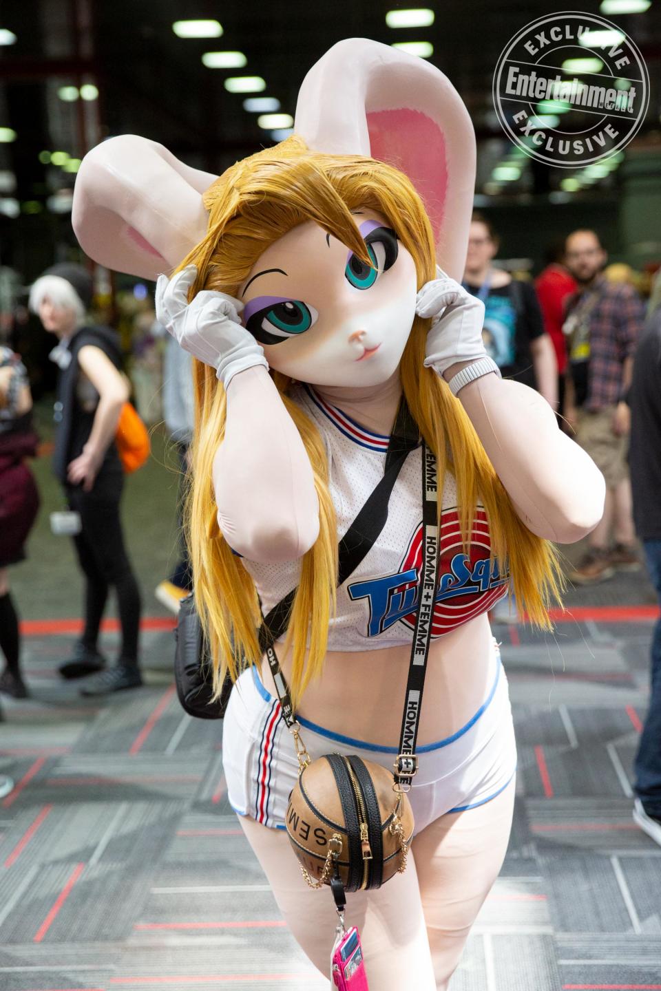 Lola Bunny from Space Jam cosplayer