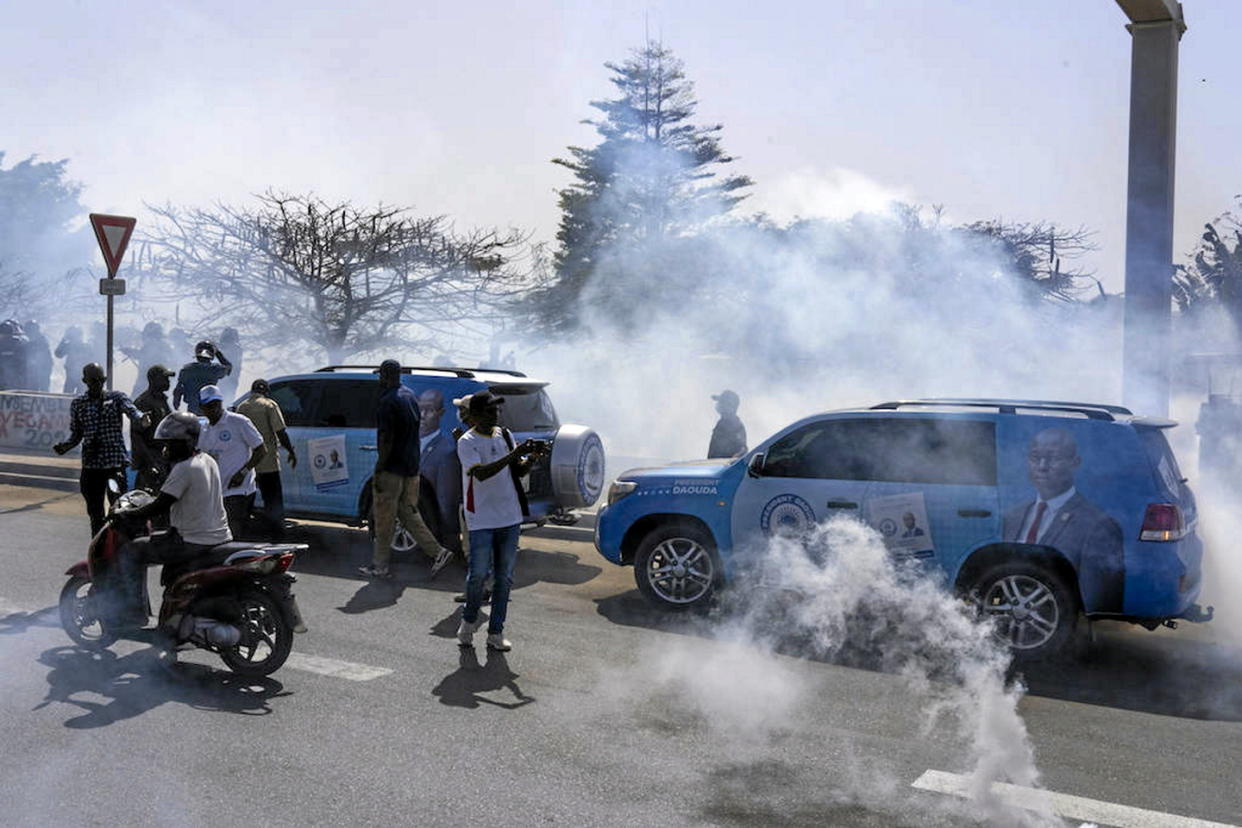 Des heurts entre manifestants et forces de l'ordre ont éclaté dimanche à Dakar, plusieurs personnalités ont été interpellées.  - Credit:Stefan Kleinowitz/AP/SIPA