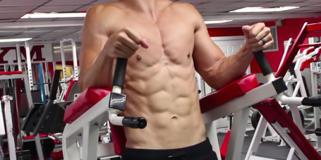 A Physique Coach Explains How He Walks to Get Shredded