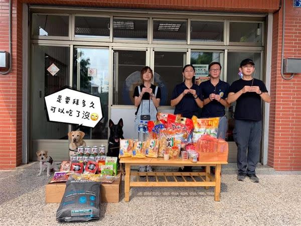 中市刑大警犬隊拜「旺旺」，原因是希望狗狗們興旺平安。（圖／翻攝自臺中市刑大臉書）